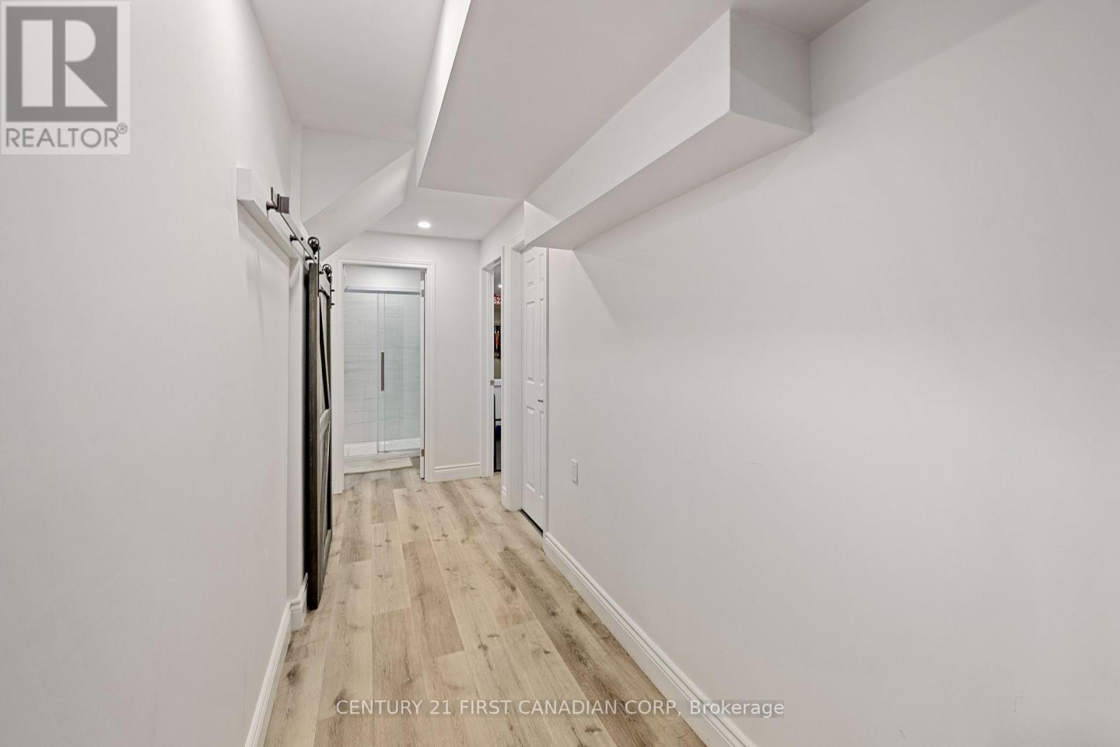 101 Duchess Avenue — photo 31