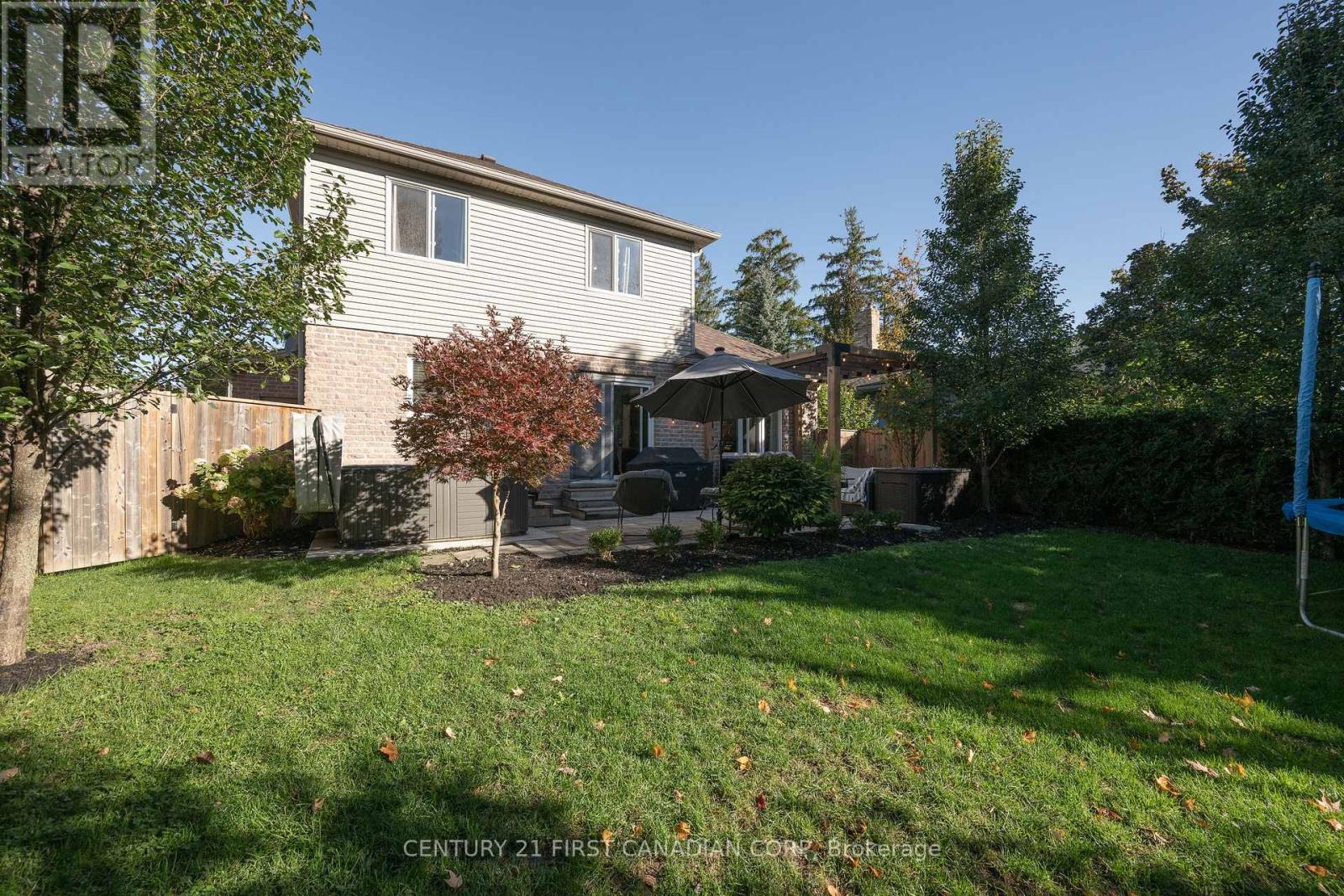 101 Duchess Avenue — photo 37
