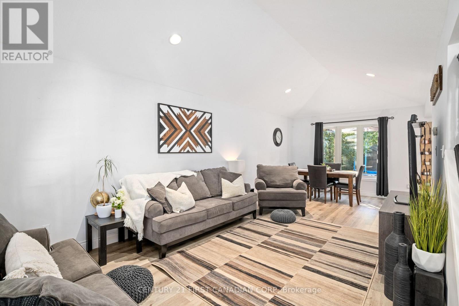 101 DUCHESS AVENUE - 6