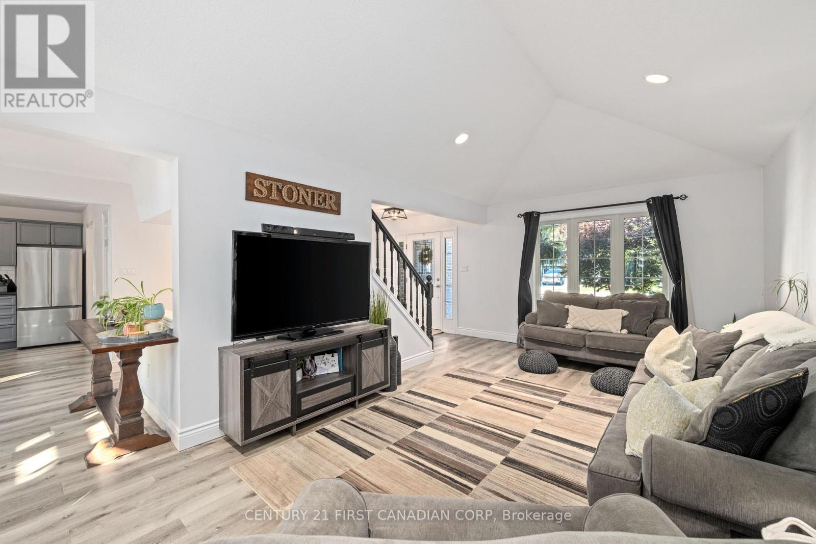 101 DUCHESS AVENUE - 8