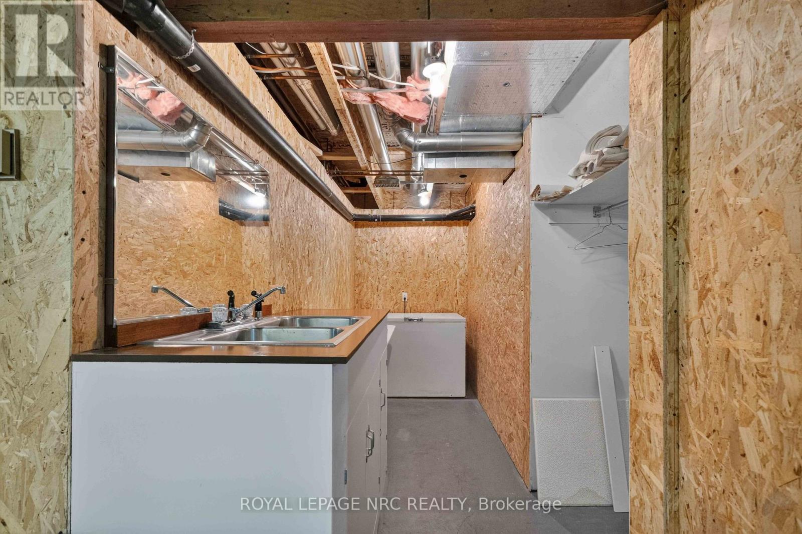 82 Maple Street — photo 33
