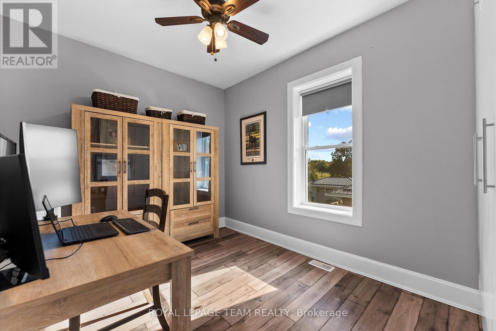 729 RAGLAN STREET S - Image 21