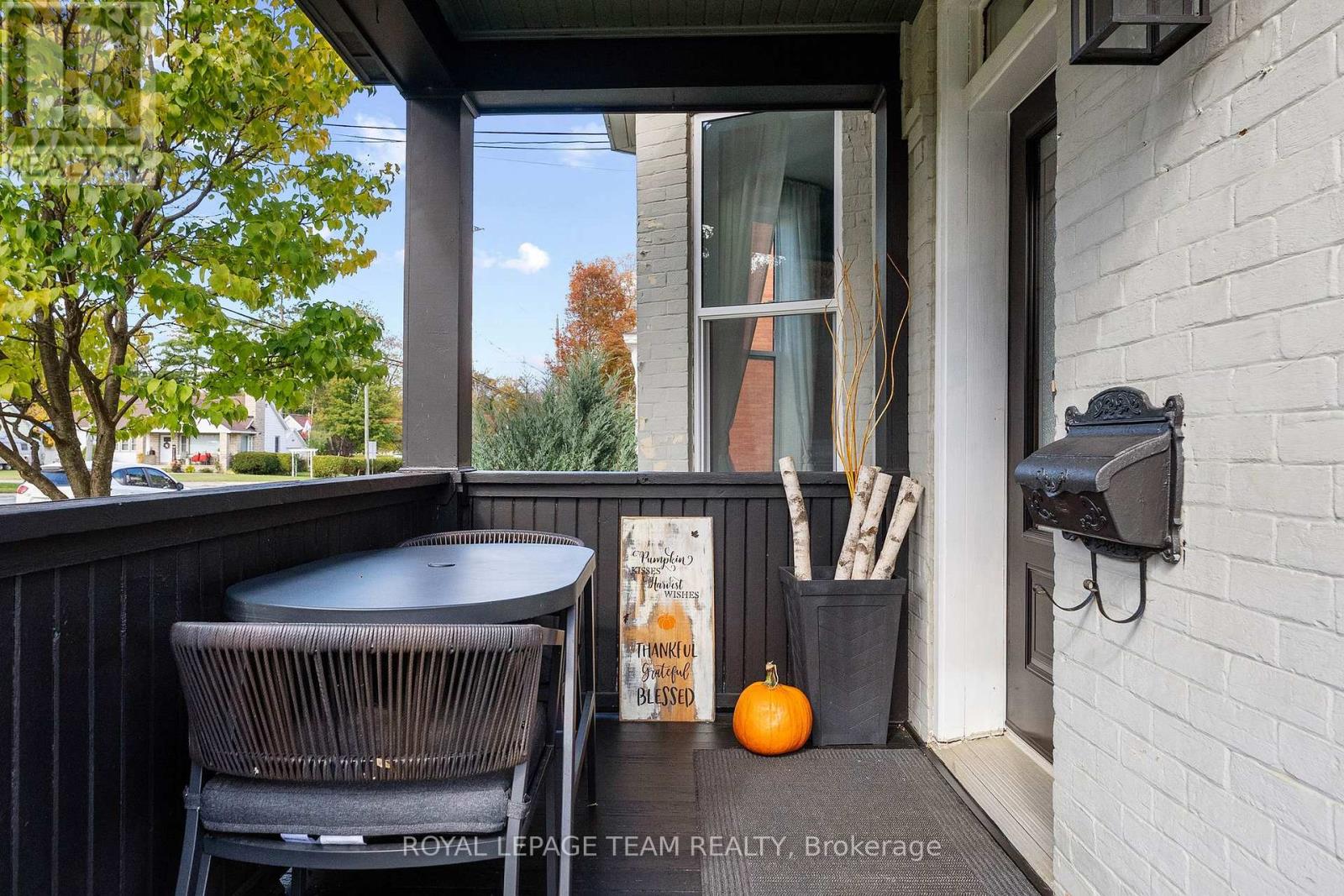 729 RAGLAN STREET S - Image 26