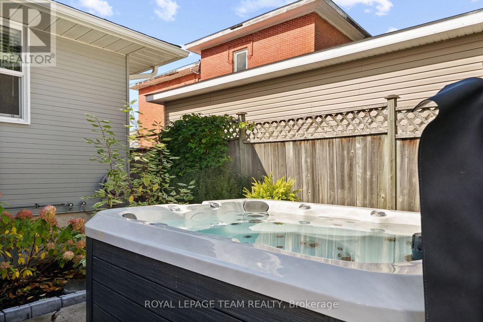 729 RAGLAN STREET S - Image 31