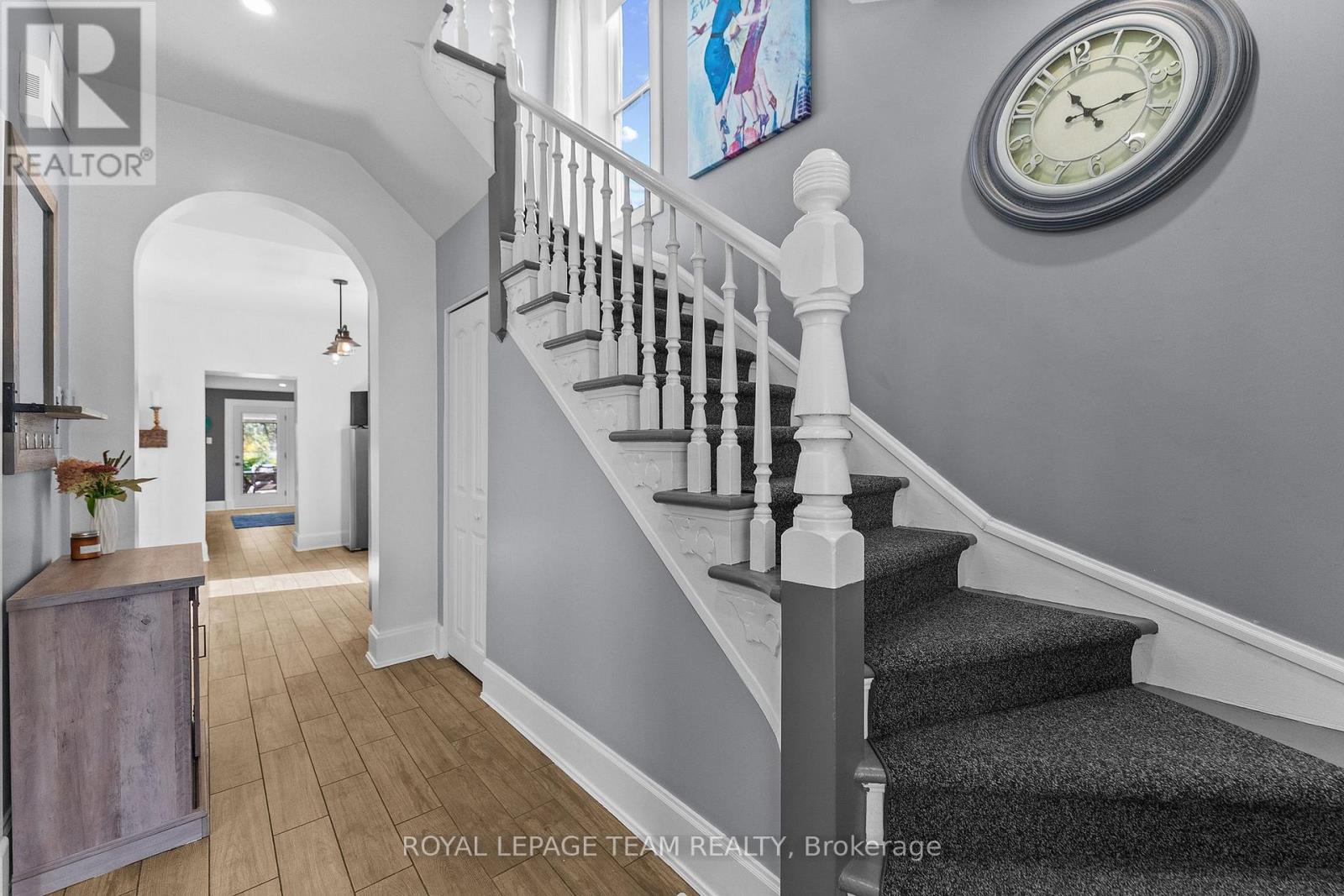 729 RAGLAN STREET S - Image 5
