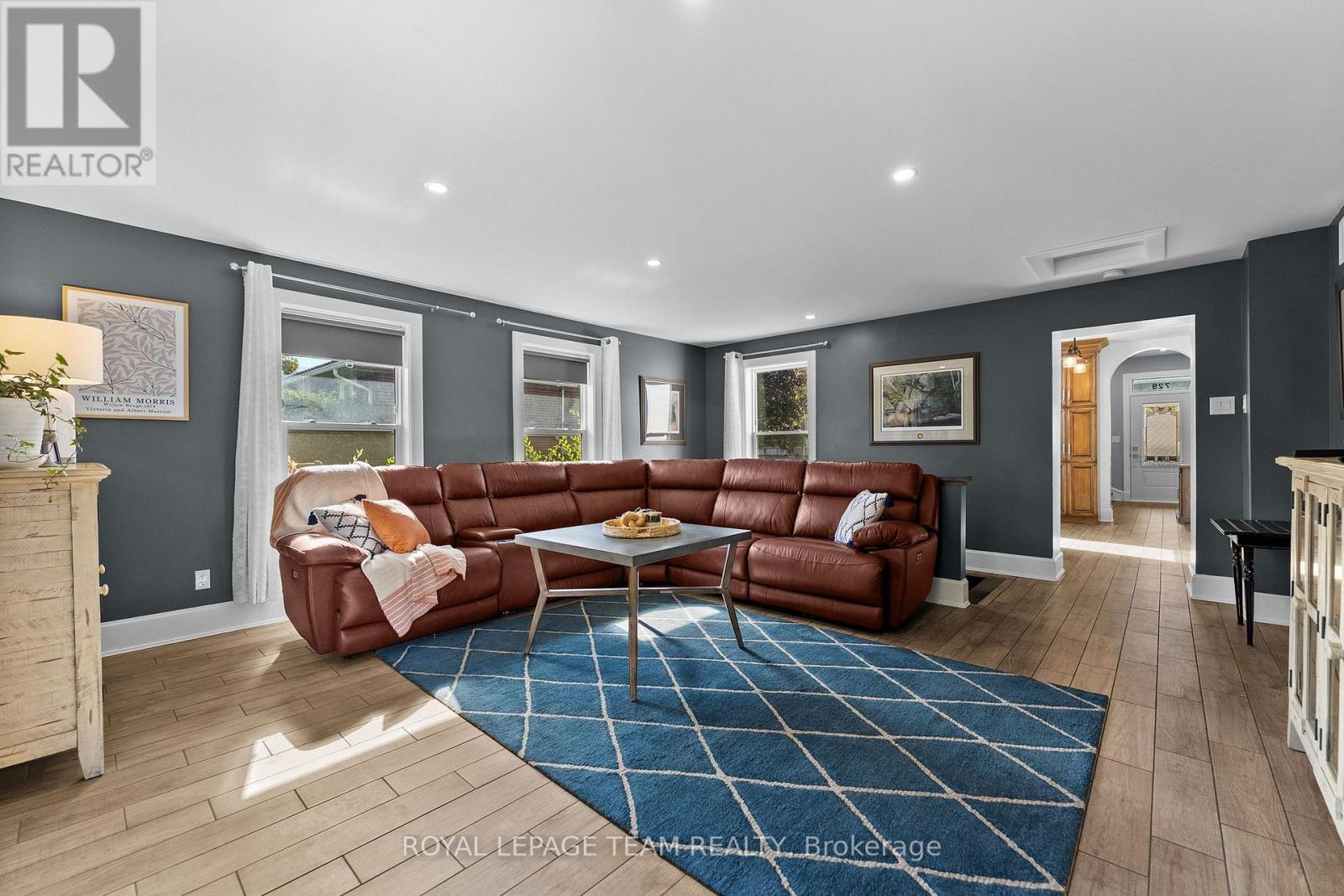 729 RAGLAN STREET S - Image 7