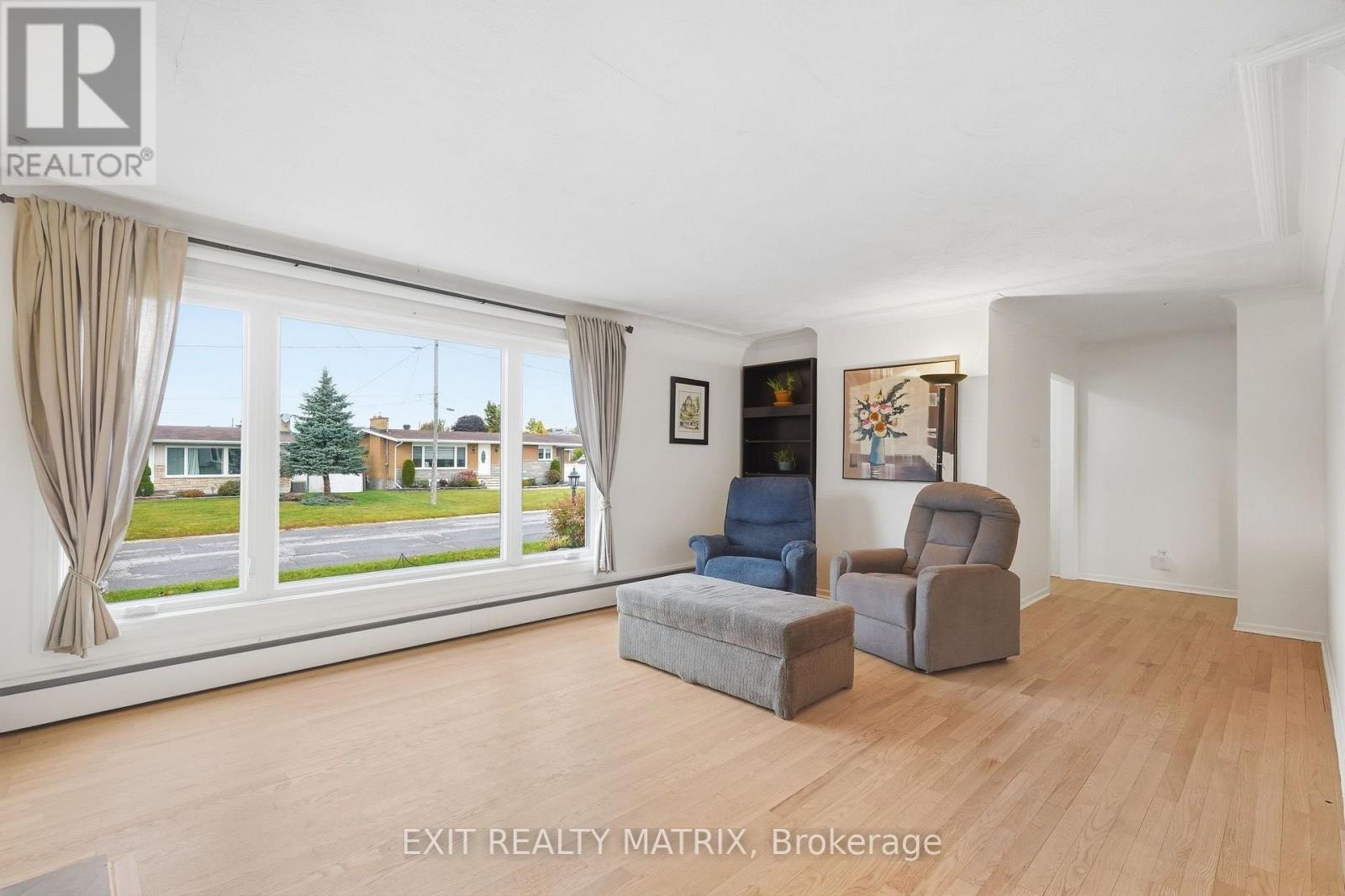2439 Raymond Street — photo 11