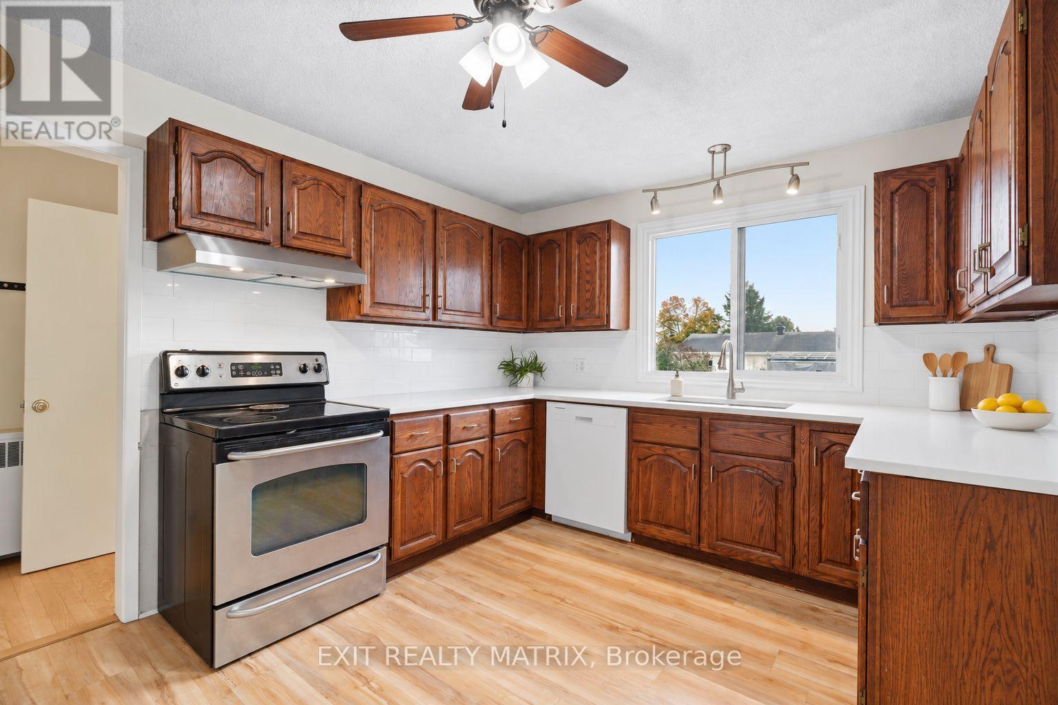2439 Raymond Street — photo 12