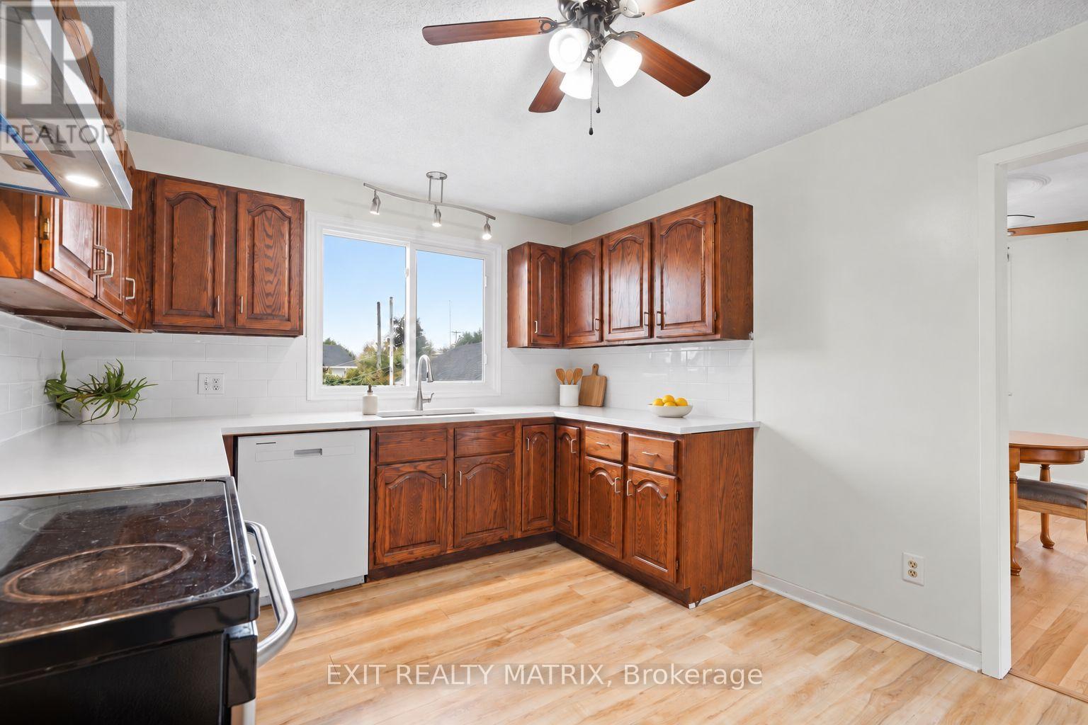 2439 Raymond Street — photo 13