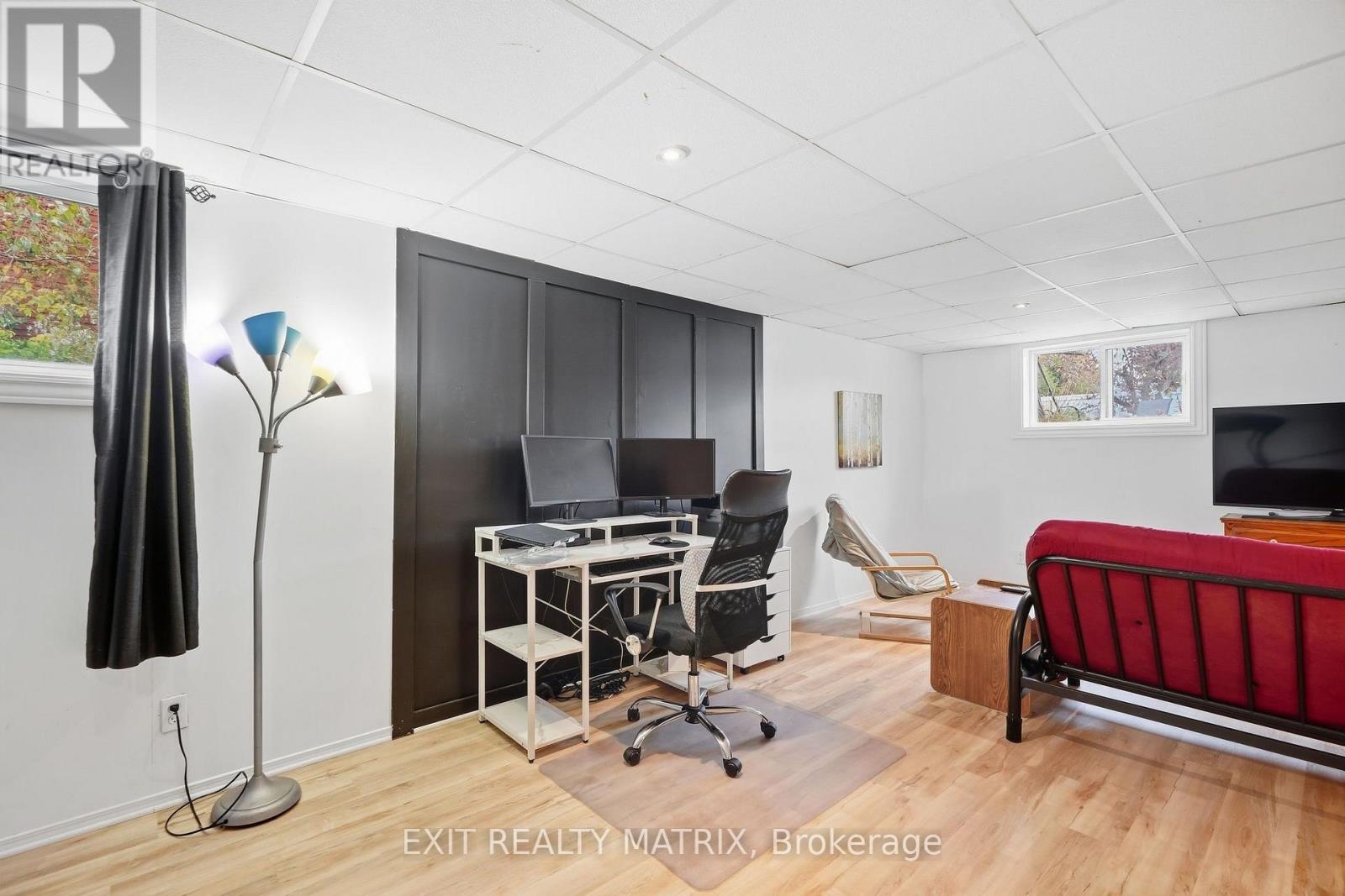 2439 Raymond Street — photo 25