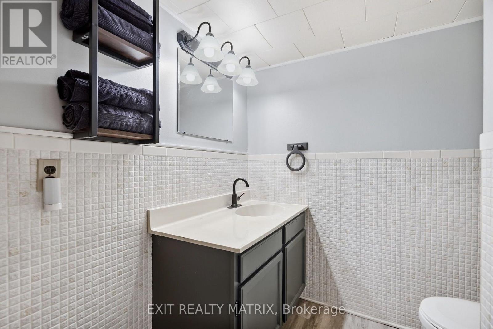 2439 Raymond Street — photo 28