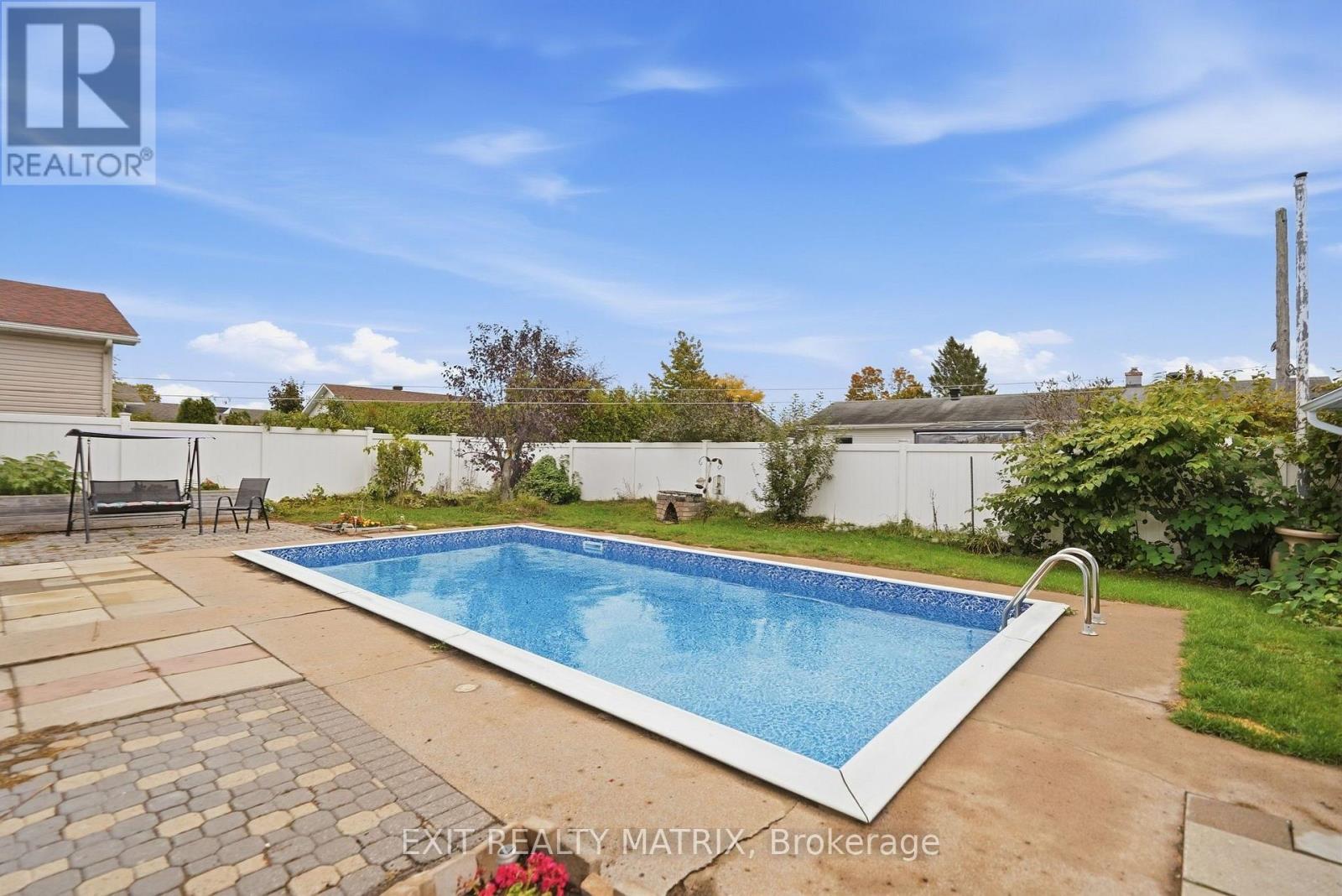 2439 Raymond Street — photo 30