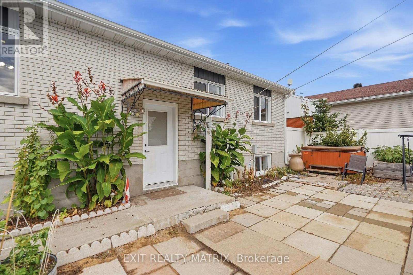 2439 Raymond Street — photo 31