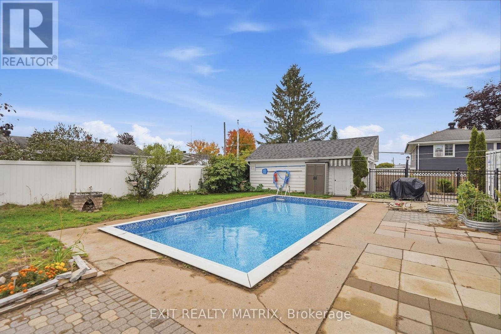 2439 Raymond Street — photo 32