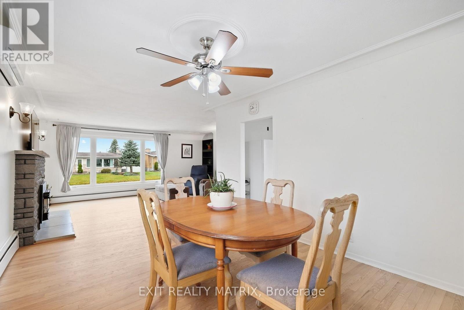 2439 Raymond Street — photo 8