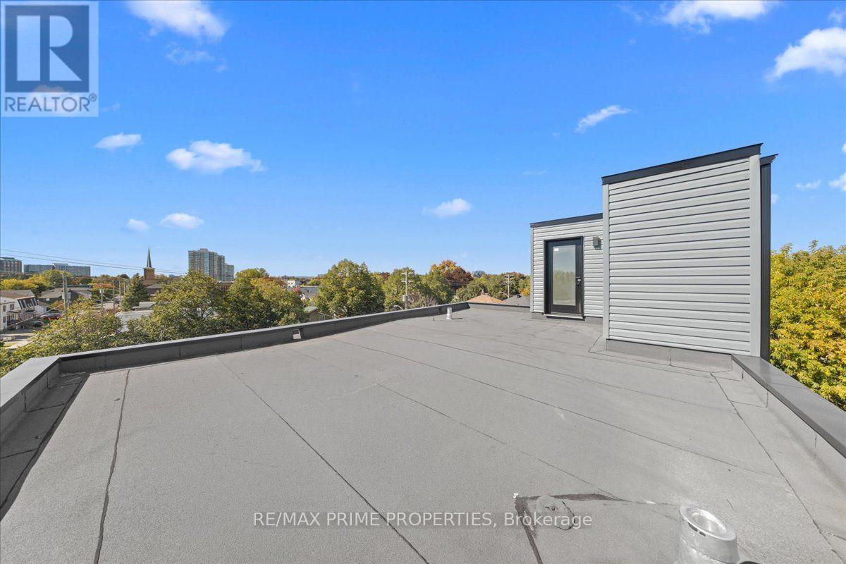 207 Carillon Street — photo 16