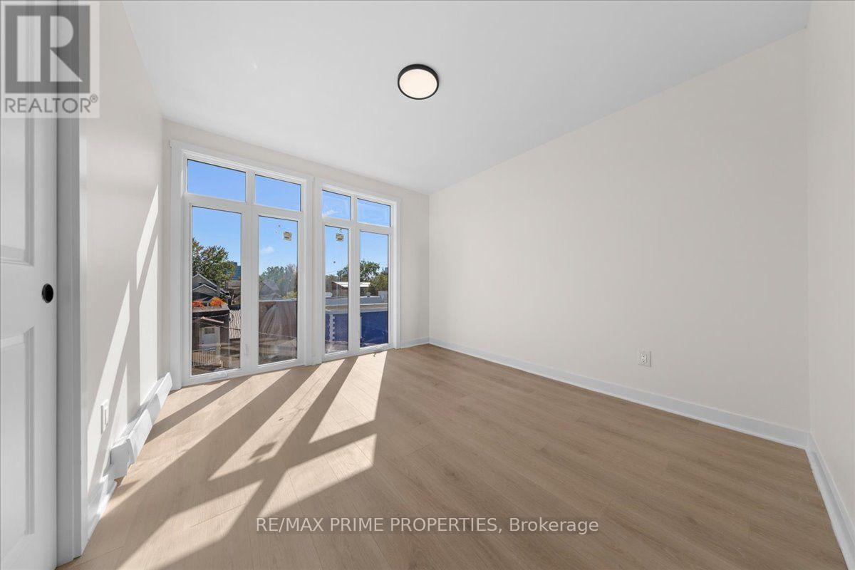 207 Carillon Street — photo 21