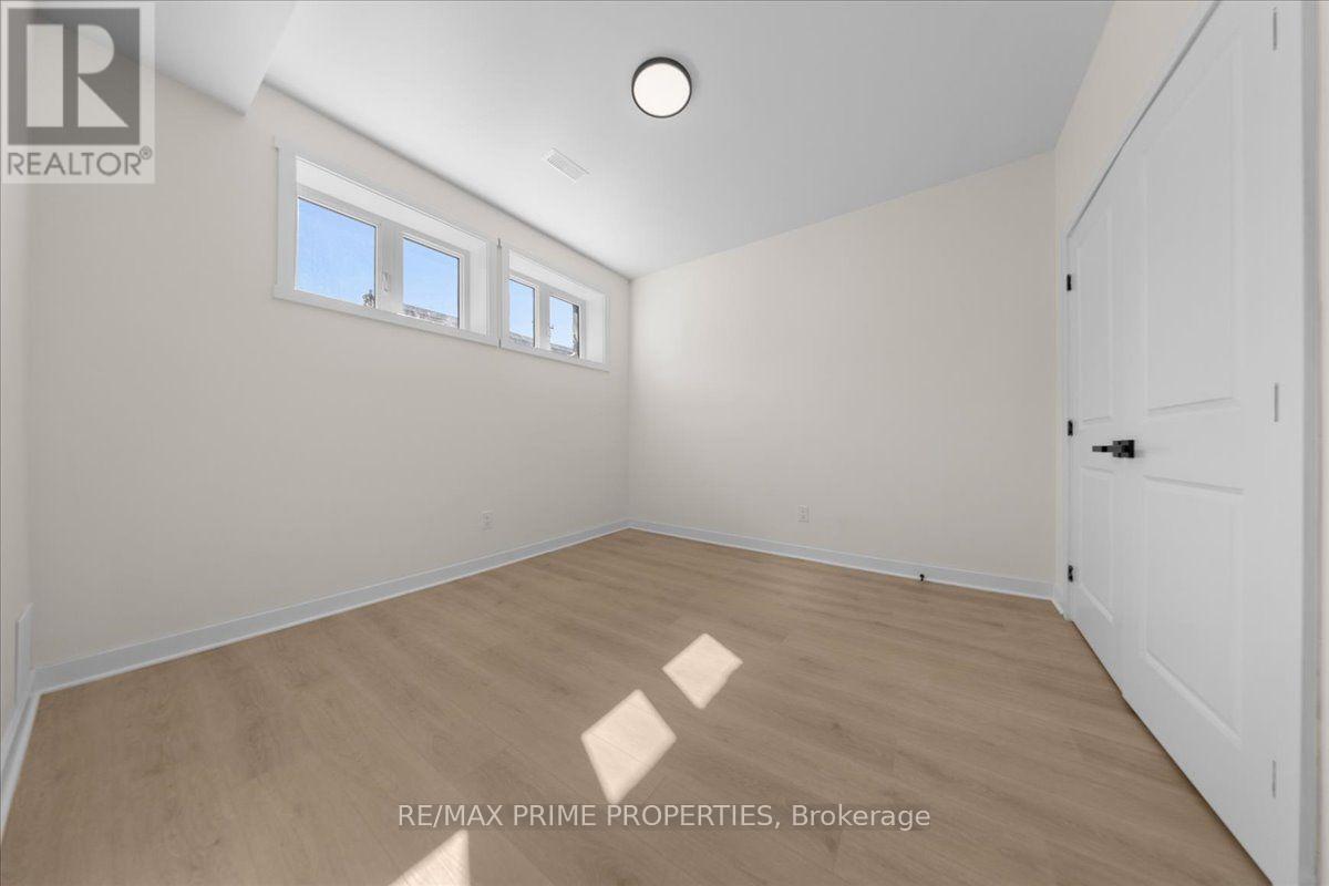 207 Carillon Street — photo 23