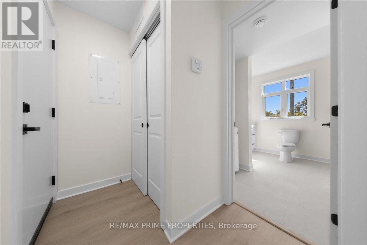 207 Carillon Street — photo 34