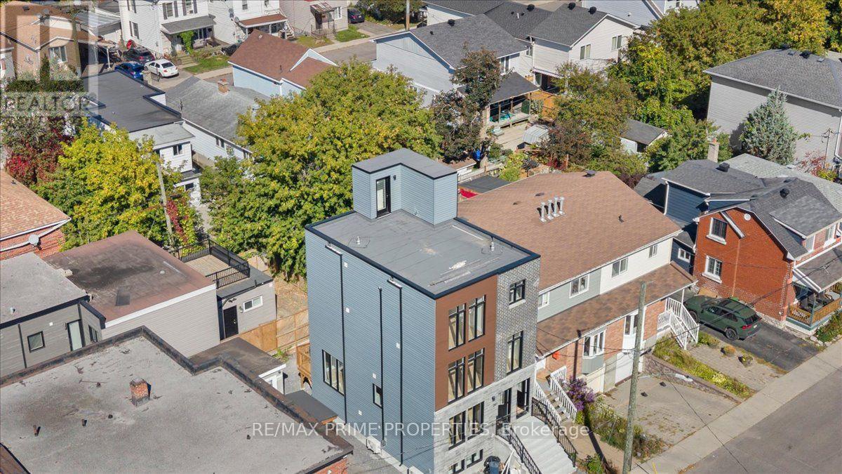 207 Carillon Street — photo 36