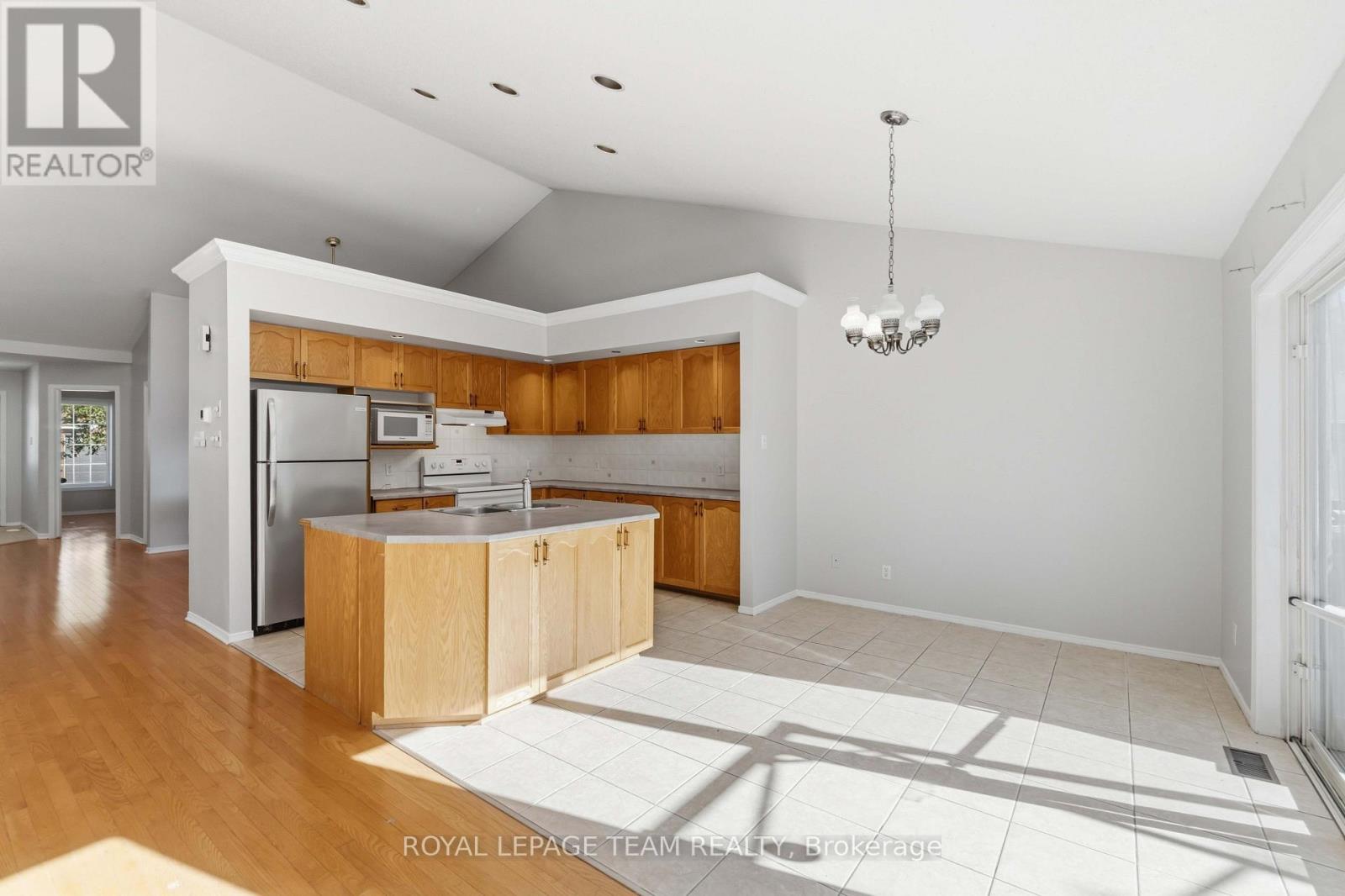 6 WINDCHIME CRESCENT - 12
