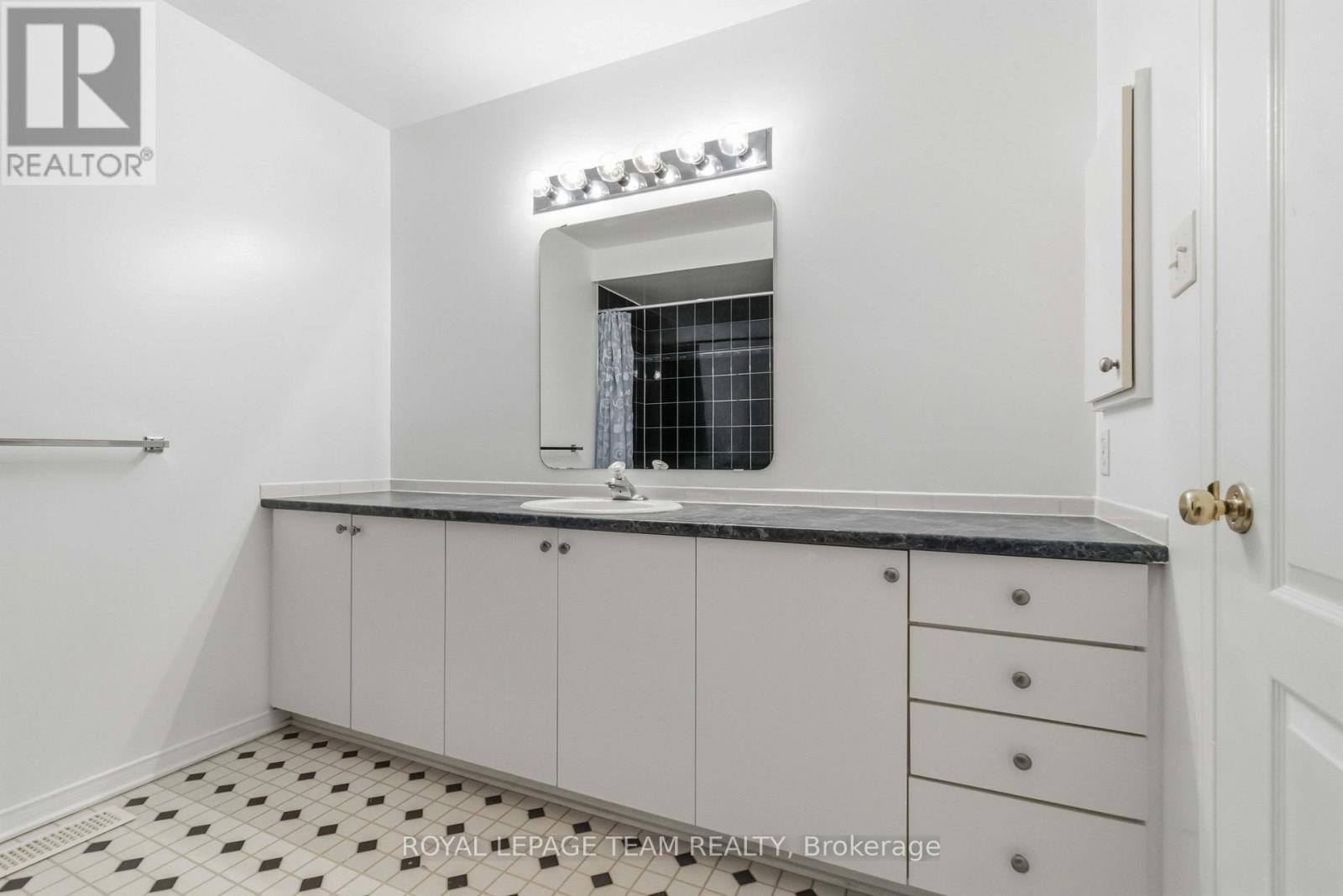 6 Windchime Crescent — photo 18