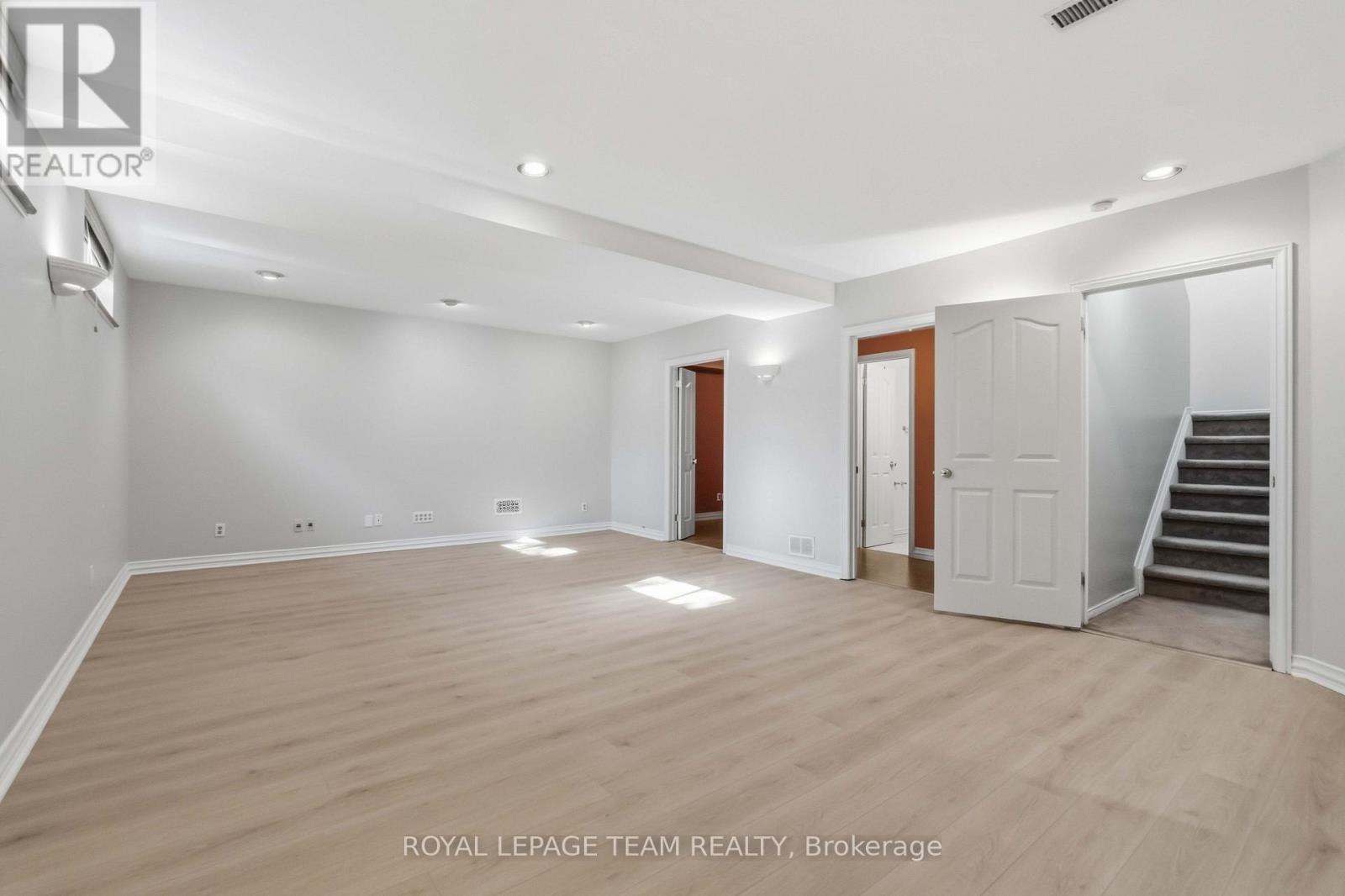 6 WINDCHIME CRESCENT - 20