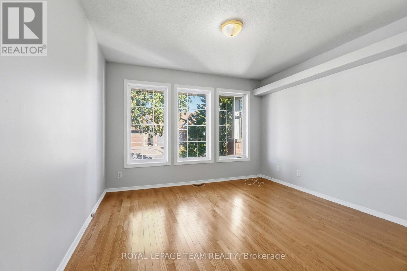6 WINDCHIME CRESCENT - 5