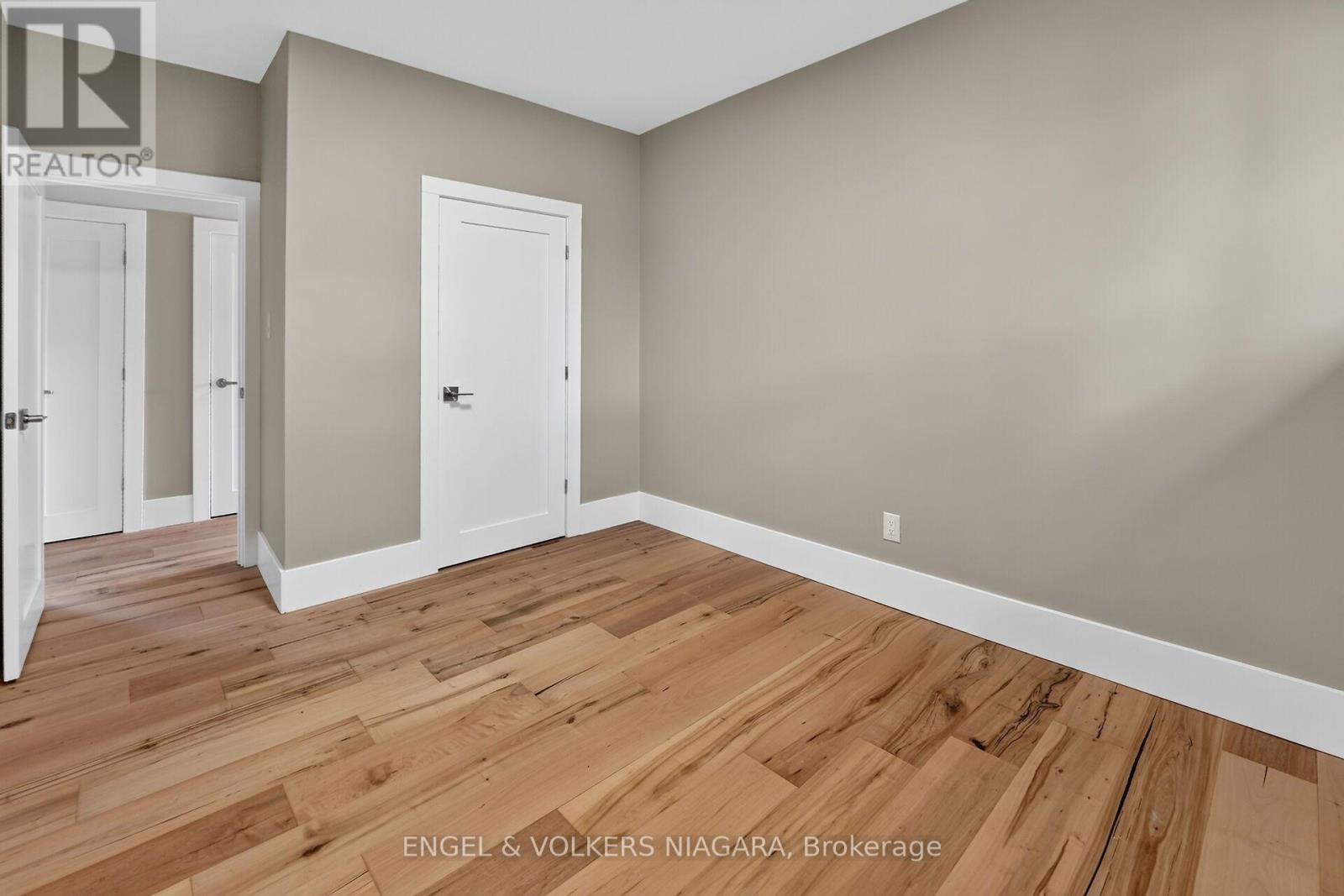 76 LAVINIA STREET - 10