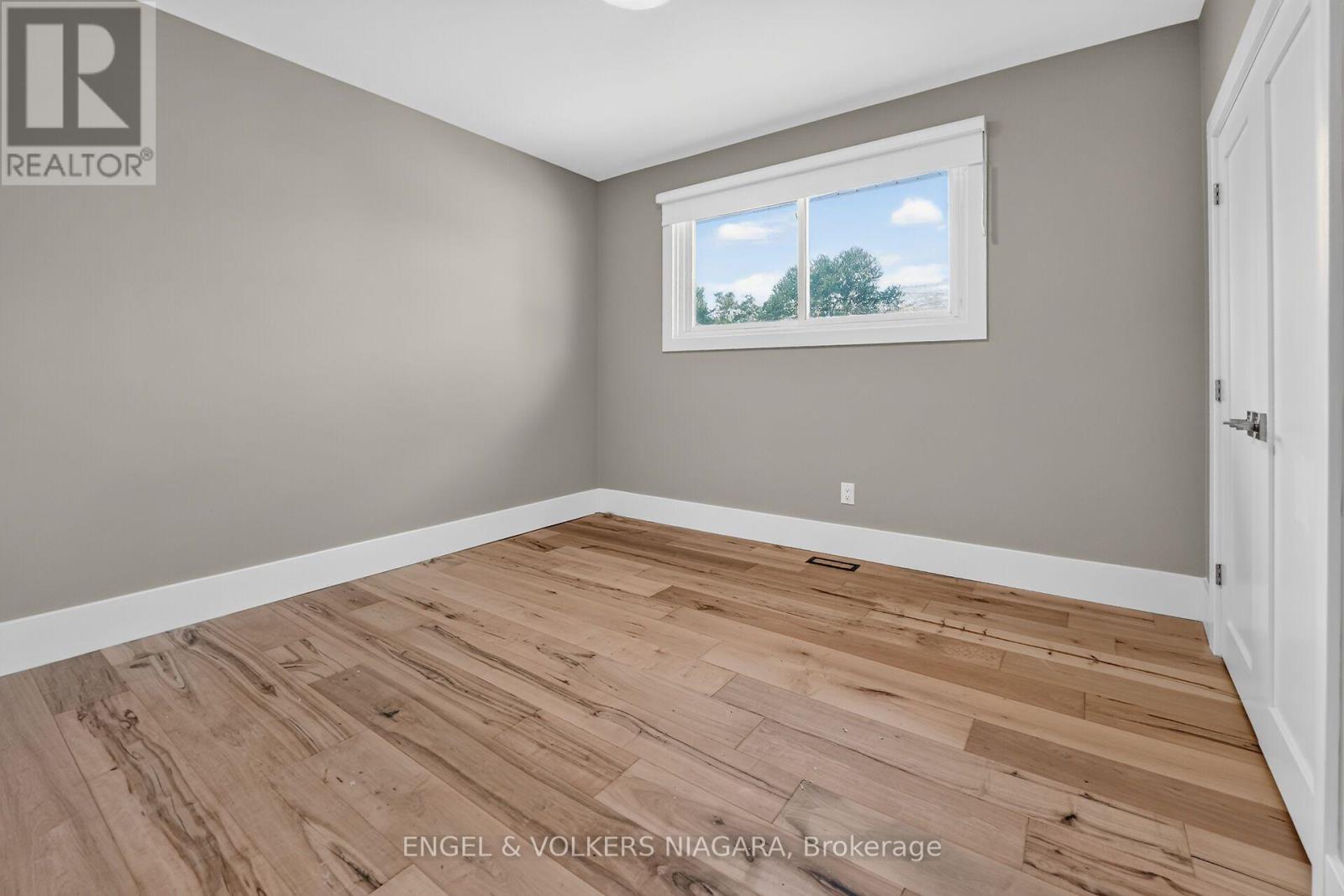 76 LAVINIA STREET - 13