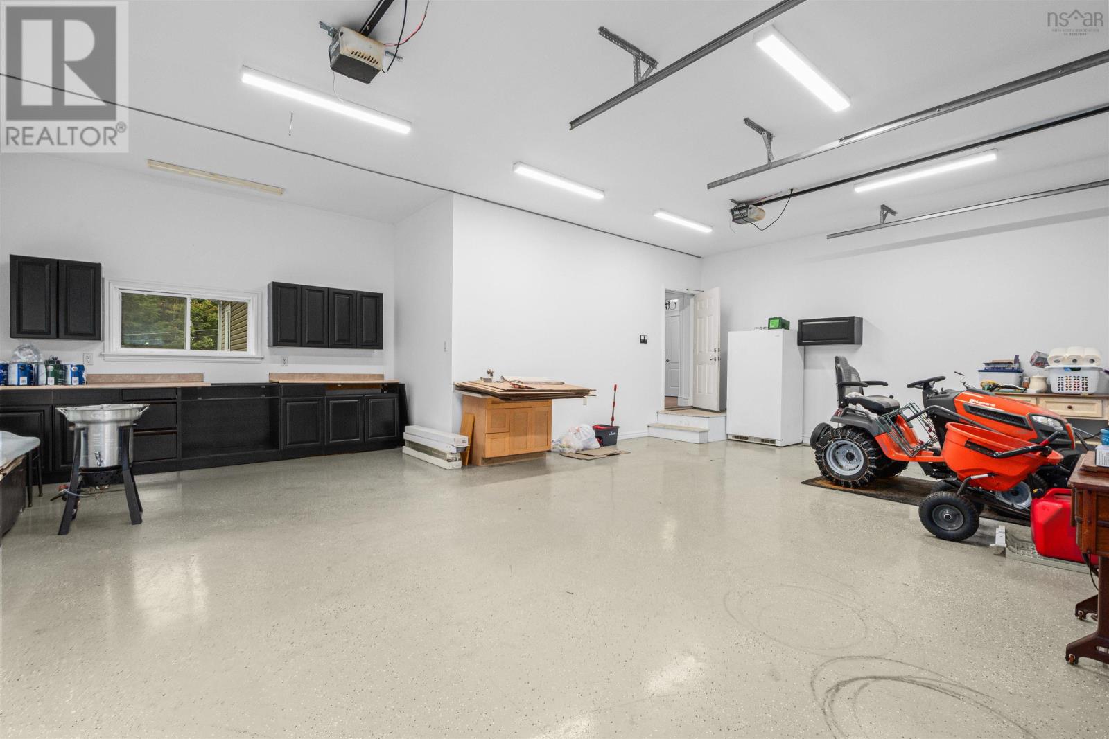 Property 20 of 41 of 170 Magnate Court