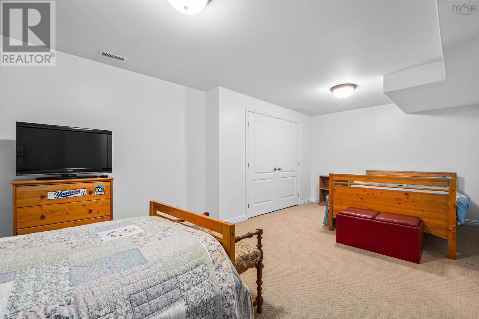 Property 28 of 41 of 170 Magnate Court