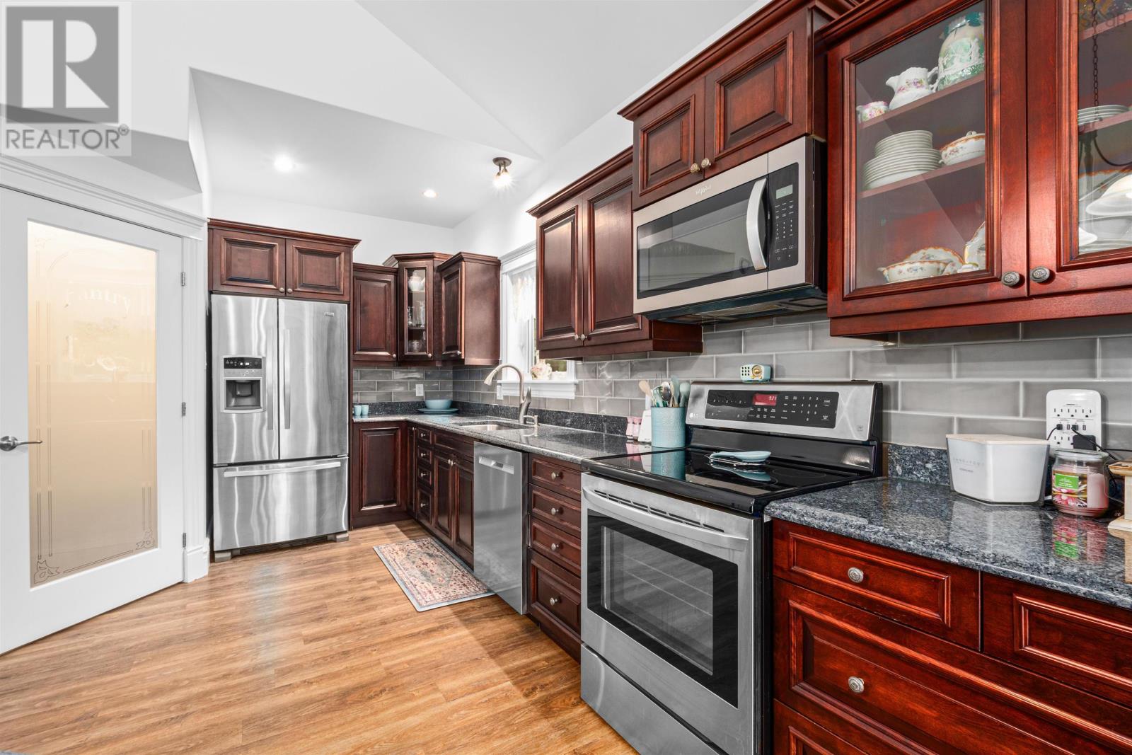 Property 8 of 41 of 170 Magnate Court