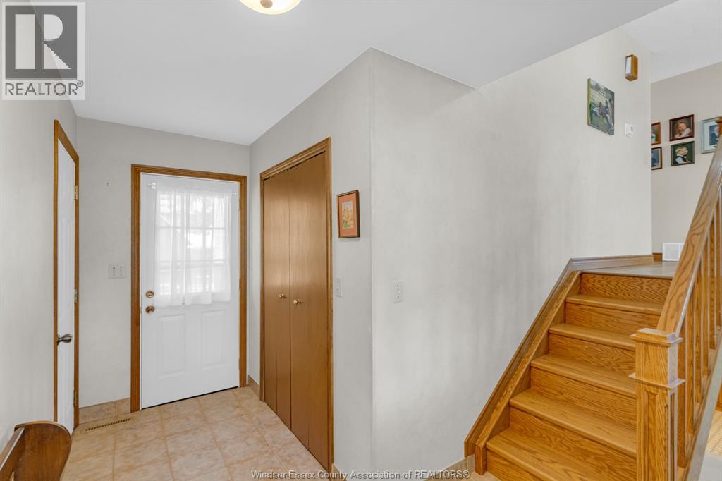 8 Bruce AVENUE - 2