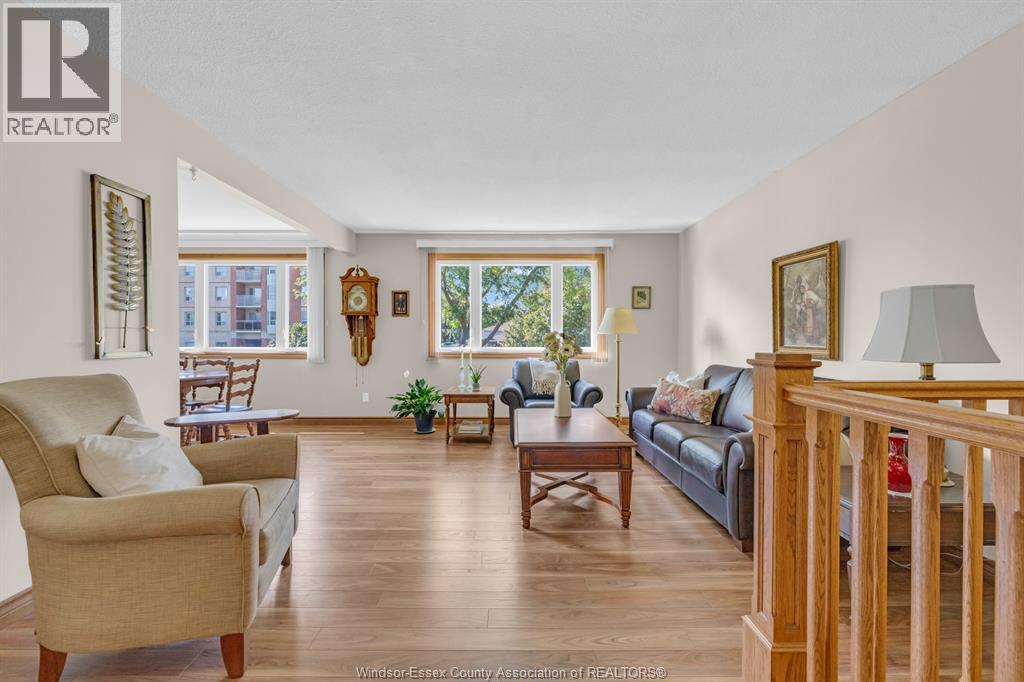 8 Bruce AVENUE - 3