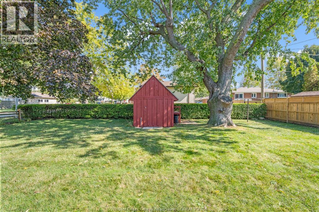 8 Bruce AVENUE - 43