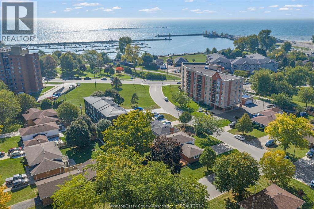 8 Bruce AVENUE - 48