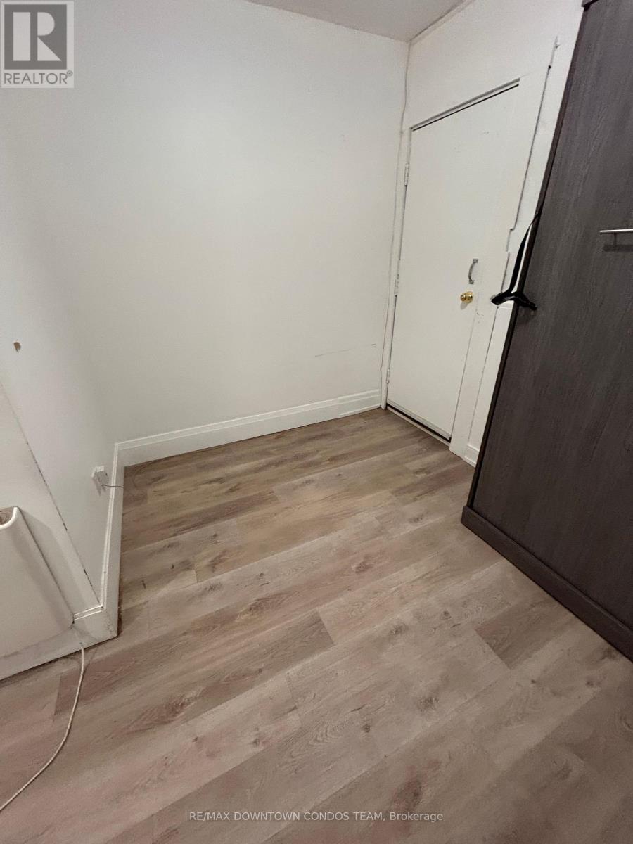 917 St Clair Avenue West — photo 10