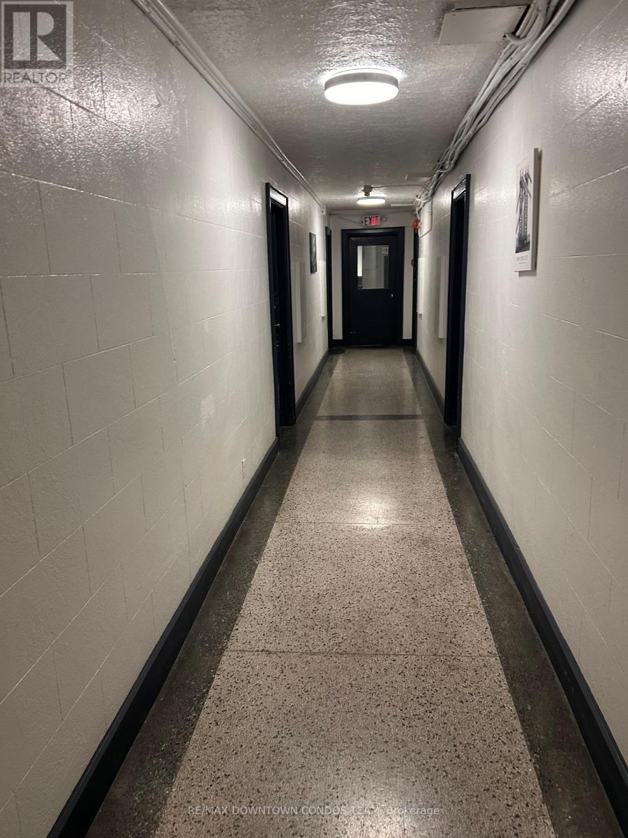 917 St Clair Avenue West — photo 7