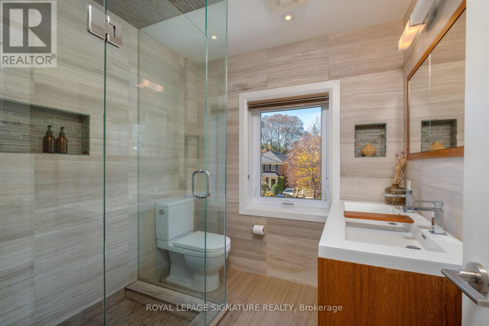 35 Bessborough Drive, Toronto, ON photo 18
