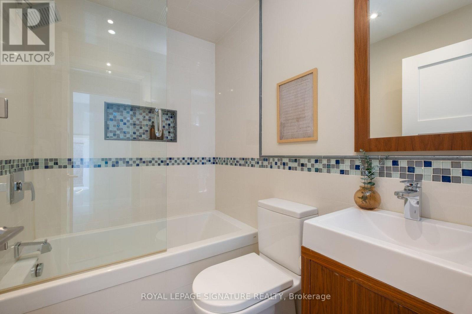 35 Bessborough Drive, Toronto, ON photo 19
