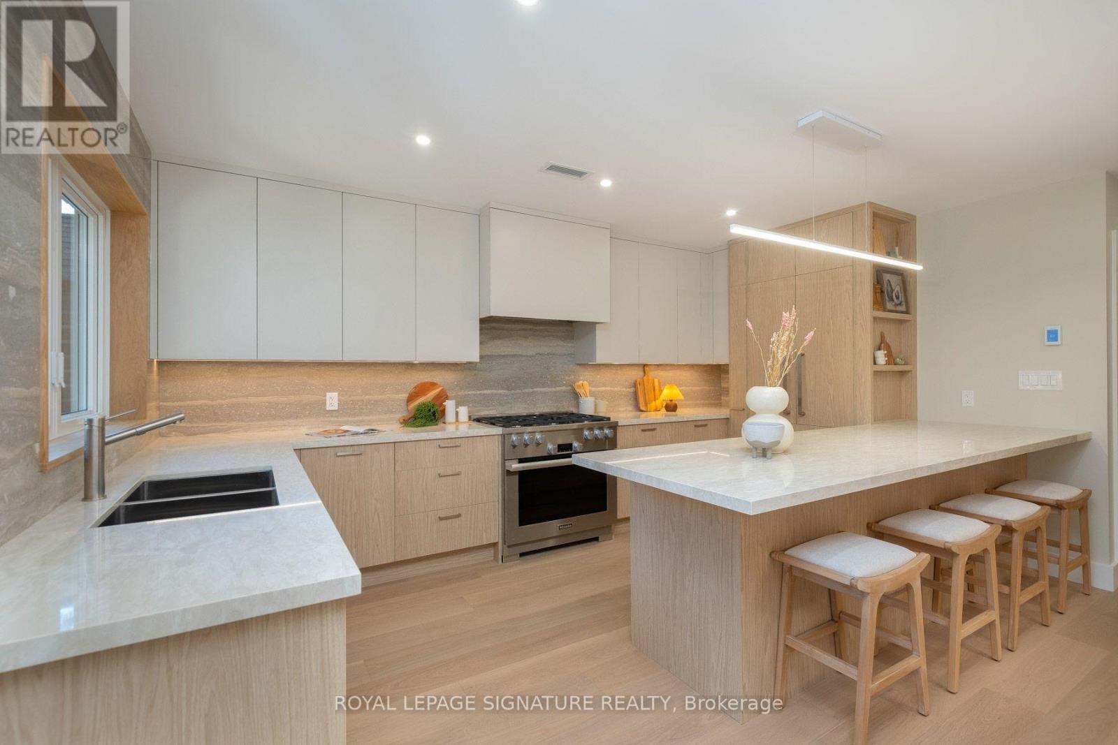 35 Bessborough Drive, Toronto, ON photo 32