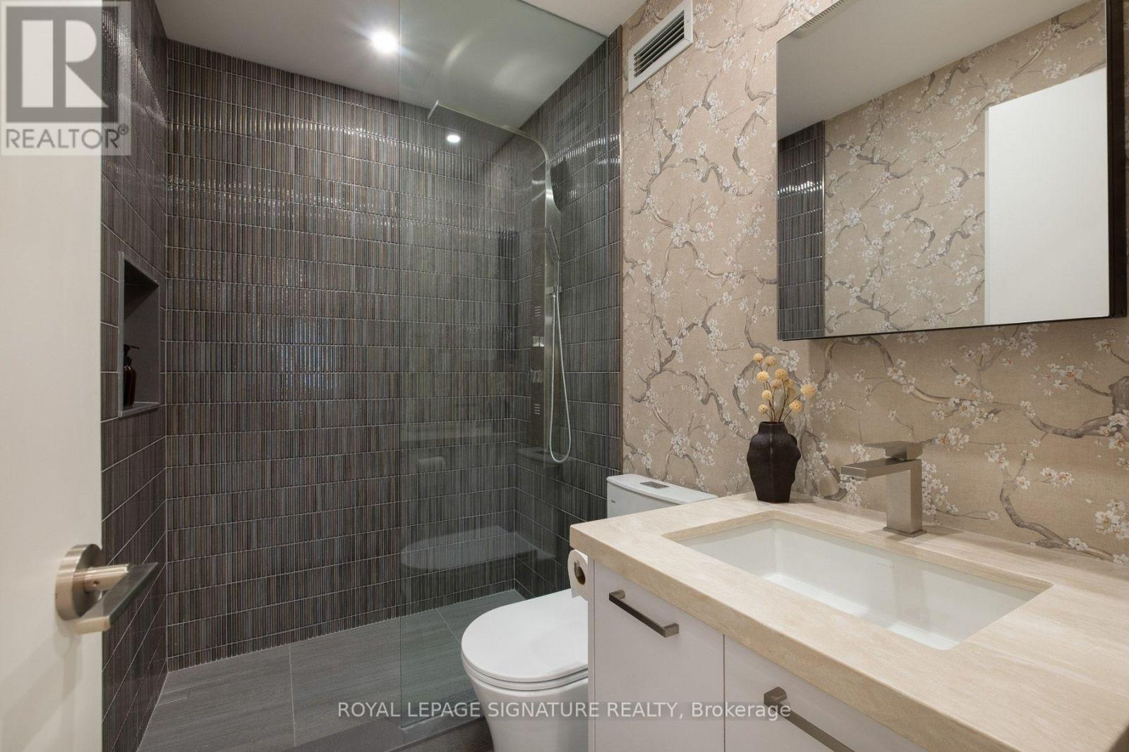 35 Bessborough Drive, Toronto, ON photo 40