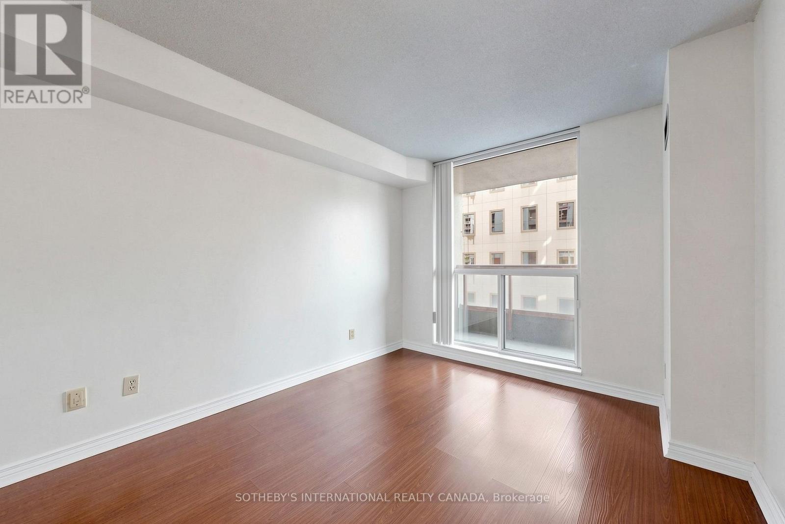 736 Bay Street — photo 13