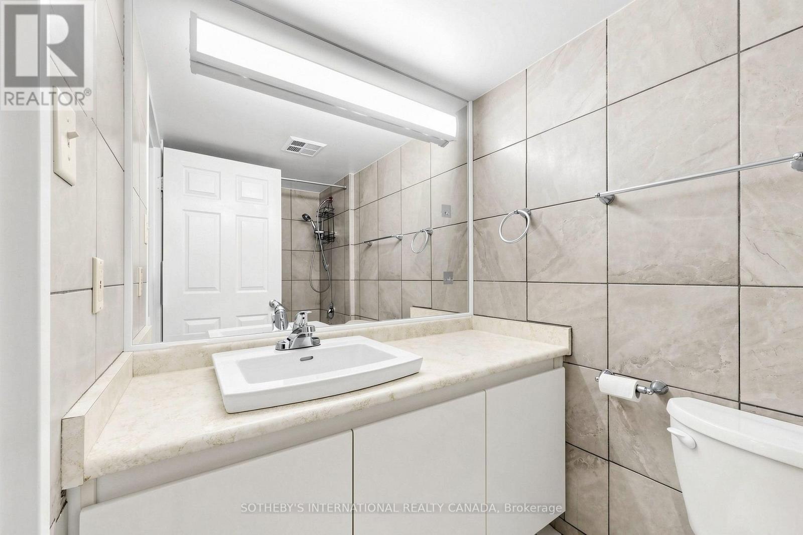 736 Bay Street — photo 17