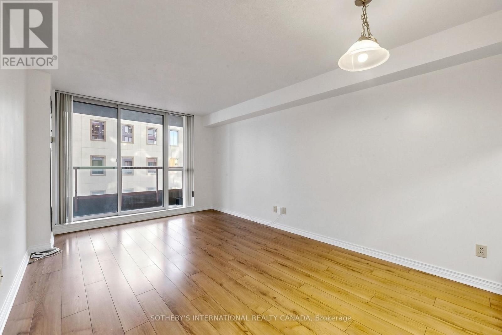 736 Bay Street — photo 3
