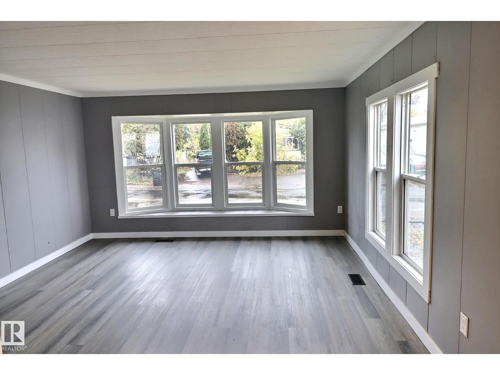 542 Evergreen Pa NW, photo 5