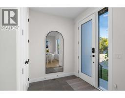 Bedroom - 2183 49 Avenue Sw, Calgary, AB T2T5C1 Photo 6