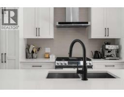4pc Bathroom - 2183 49 Avenue Sw, Calgary, AB T2T5C1 Photo 10
