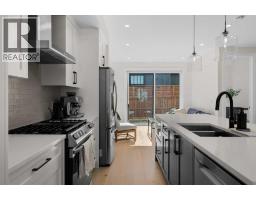 4pc Bathroom - 2183 49 Avenue Sw, Calgary, AB T2T5C1 Photo 11